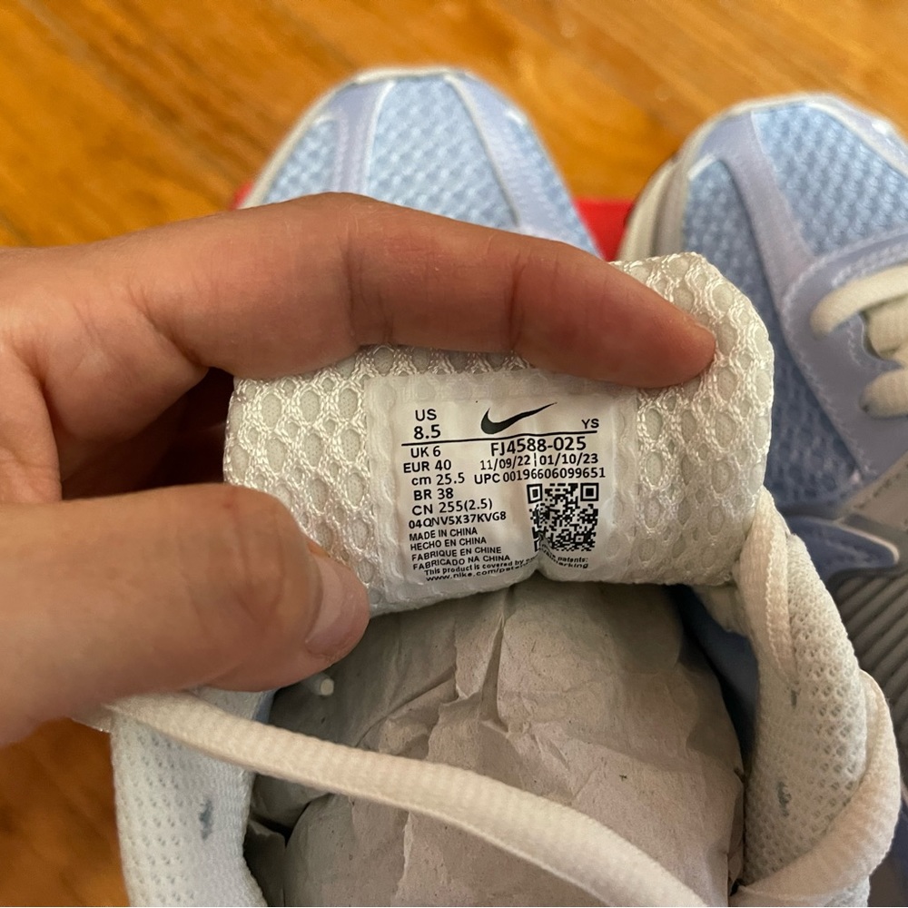 Nike - Picture 6 of 6